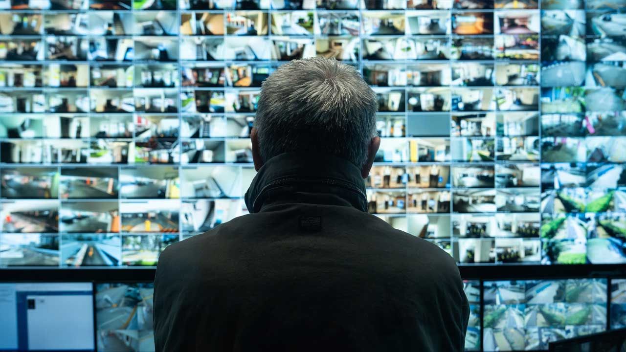 فیلم چشمان غریبه Stranger Eyes 2024 با دوبله فارسی