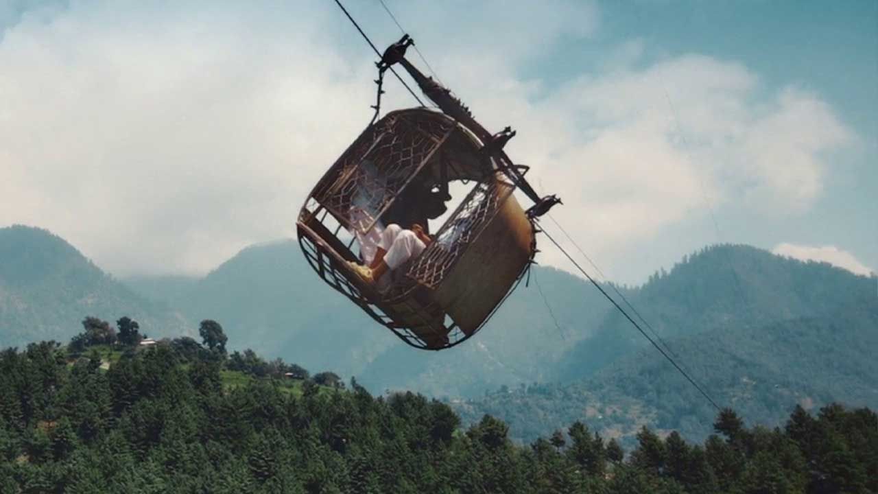فیلم آویزان به سیم Hanging by a Wire 2026 با زیرنویس فارسی